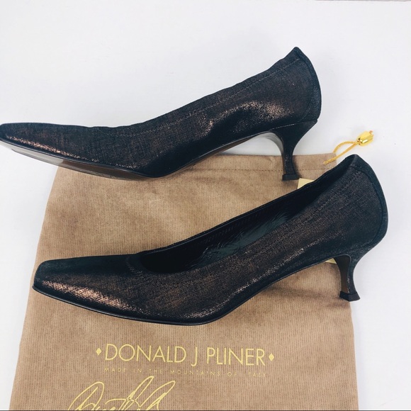 Donald J. Pliner  Square Toe Kitten Heel Pump - Picture 2 of 8